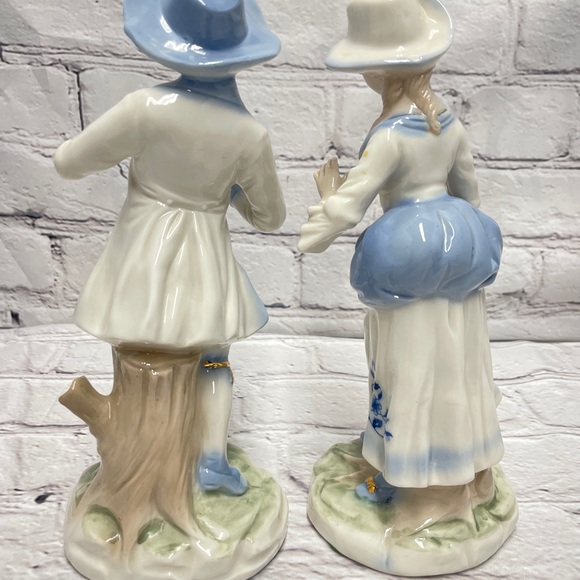 Vintage Ceramic Courting Couple Figurines French Provincial Man Woman Blue White - Picture 4 of 8